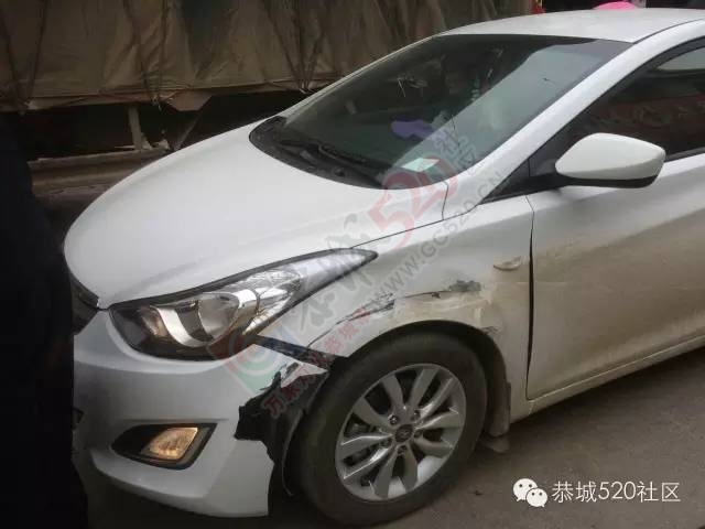 恭城嘉会至栗木路段发生车祸，满地“二师兄”。565 / 作者:深秋的落叶 / 帖子ID:162906