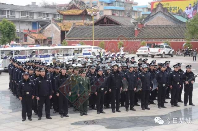 县公安局举行 “两会一节”反恐维稳治安防控启动仪式563 / 作者:脚踏实地 / 帖子ID:162913