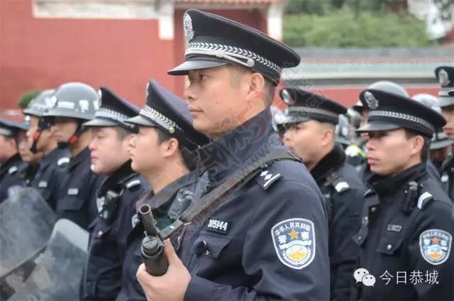 县公安局举行 “两会一节”反恐维稳治安防控启动仪式364 / 作者:脚踏实地 / 帖子ID:162913