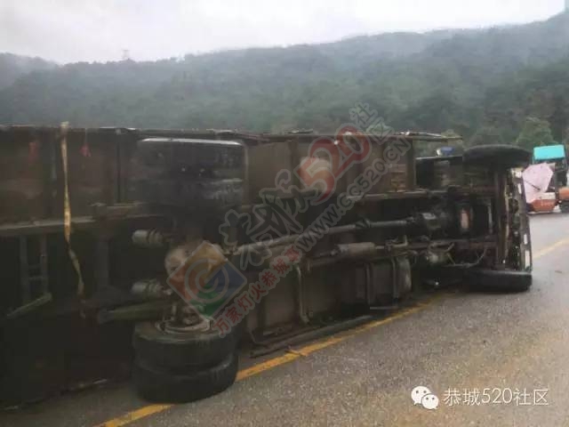 老水泥厂附近昨天五车连环相撞，今日相隔几米再出车祸。122 / 作者:深秋的落叶 / 帖子ID:162970