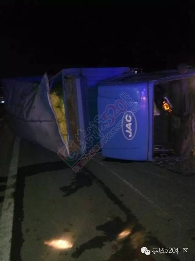 恭城枧头摩托车撞侧翻大货车，摩托男子脑壳撞开裂了…727 / 作者:深秋的落叶 / 帖子ID:163568