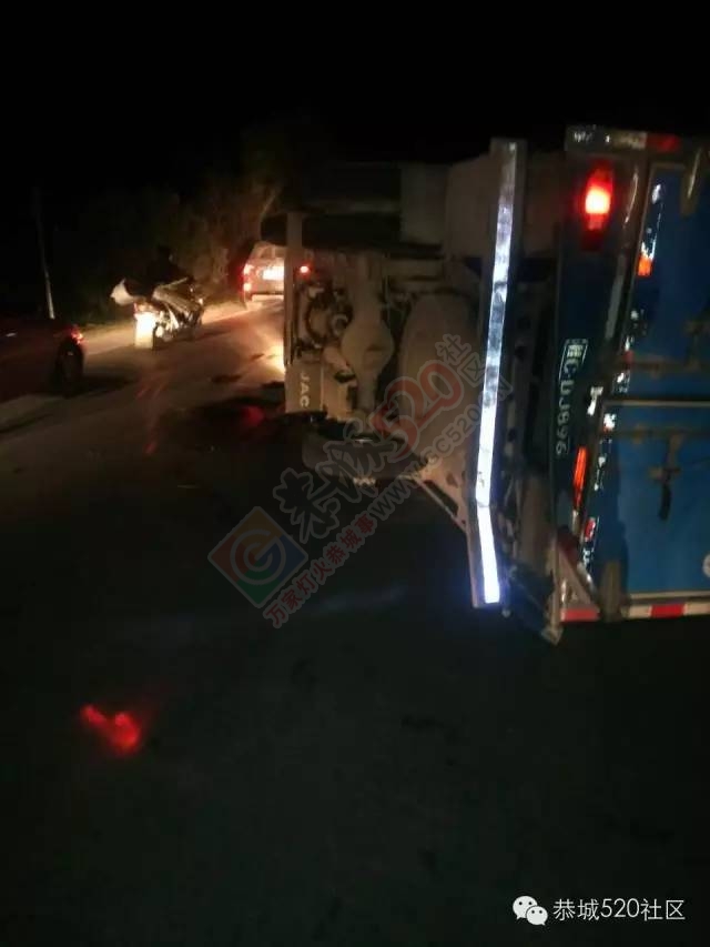 恭城枧头摩托车撞侧翻大货车，摩托男子脑壳撞开裂了…575 / 作者:深秋的落叶 / 帖子ID:163568