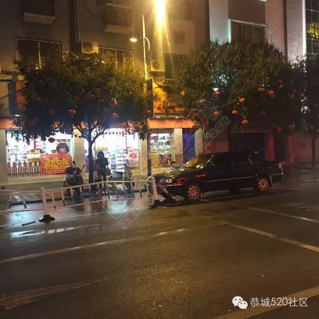 防疫站红绿灯护栏又遭殃658 / 作者:深秋的落叶 / 帖子ID:163809