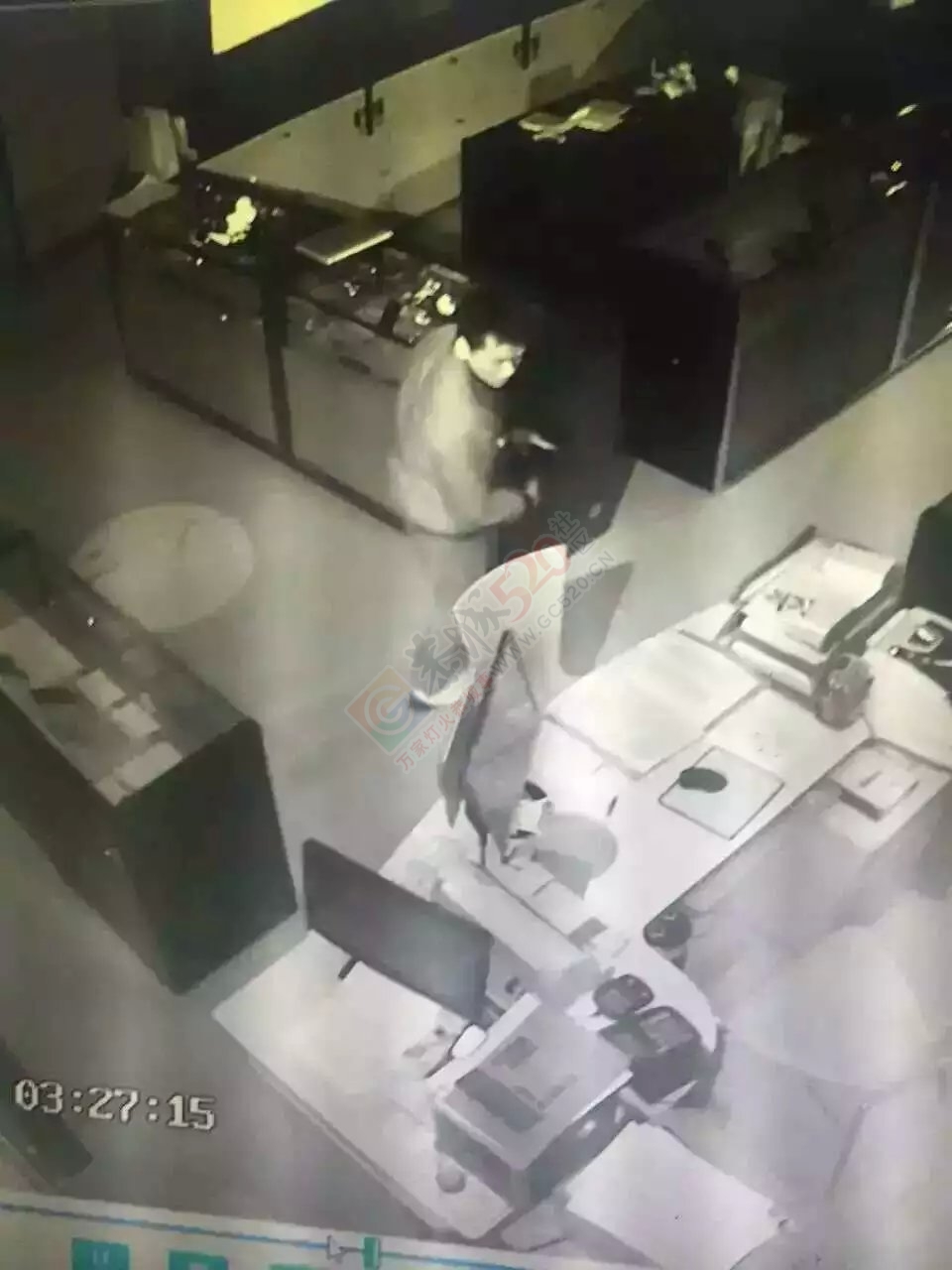 恭城街一手机店遭小偷698 / 作者:恭城靠大家 / 帖子ID:164680