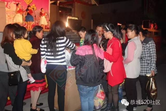 三八妇女节我县举办文艺晚会现场并为2岁患白血病男孩孟艺舟进行爱心募捐507 / 作者:深秋的落叶 / 帖子ID:164893
