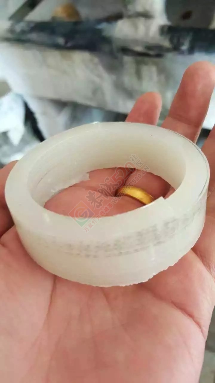 出手和田山料白度羊脂玉镯子801 / 作者:发如雪 / 帖子ID:165116