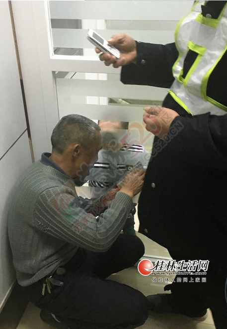 小孩子闯进为大人设计取款间被困 急坏门外爷爷(图)747 / 作者:该做的事情 / 帖子ID:165309