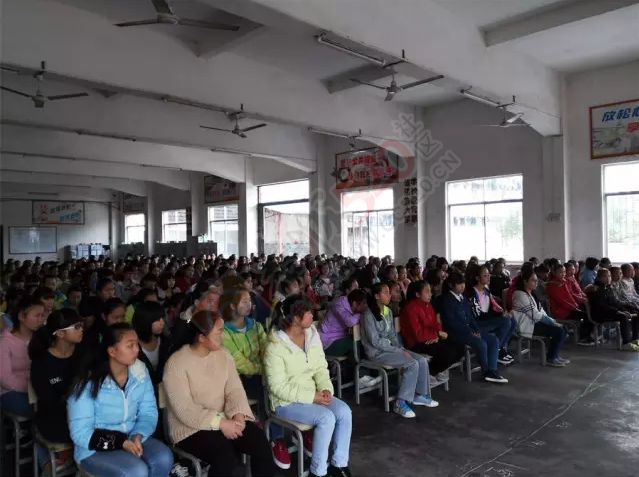 【增强自我保护意识，身心健康发展】嘉会初级中学召开女生工作会议12 / 作者:心交朋友钱交狗 / 帖子ID:165553
