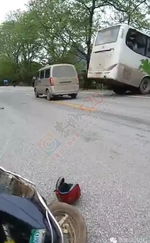 面包车漂移路边撞断树，恭城班车肇事飞下沟346 / 作者:心交朋友钱交狗 / 帖子ID:165635
