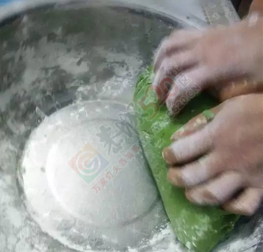 恭城人记忆中的艾叶粑：那一口清香甜糯，让人想要把整个春天吃进肚子里！523 / 作者:今日恭城 / 帖子ID:167909