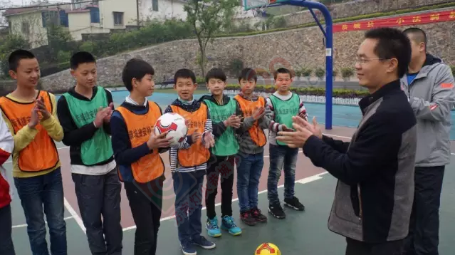 恭城：启动足球“春蕾计划”13 / 作者:心交朋友钱交狗 / 帖子ID:167922