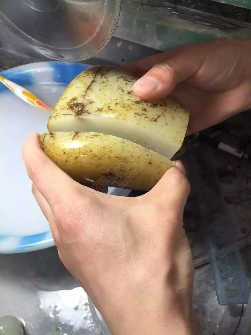 出手刚切好的和田籽料牌子717 / 作者:发如雪 / 帖子ID:168152