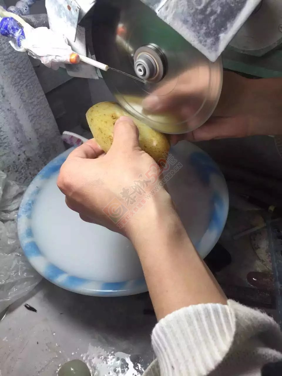 出手刚切好的和田籽料牌子752 / 作者:发如雪 / 帖子ID:168152