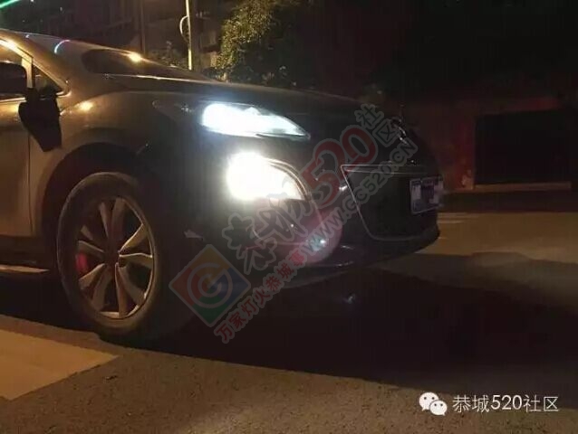 小车司机好任性，车停恭城街马路中间睡大觉引来110！566 / 作者:今日恭城 / 帖子ID:168623