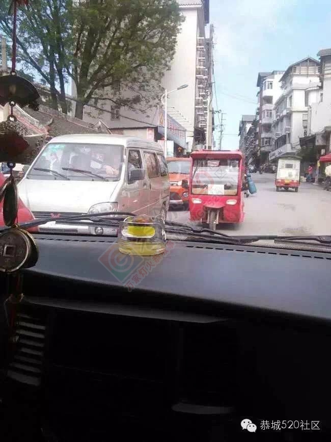 恭城县医院门口那条“龙”又出现了845 / 作者:今日恭城 / 帖子ID:168839