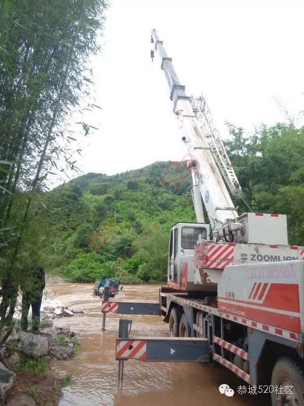 恭城西河口拖拉机强行过河被困河中央652 / 作者:今日恭城 / 帖子ID:169090