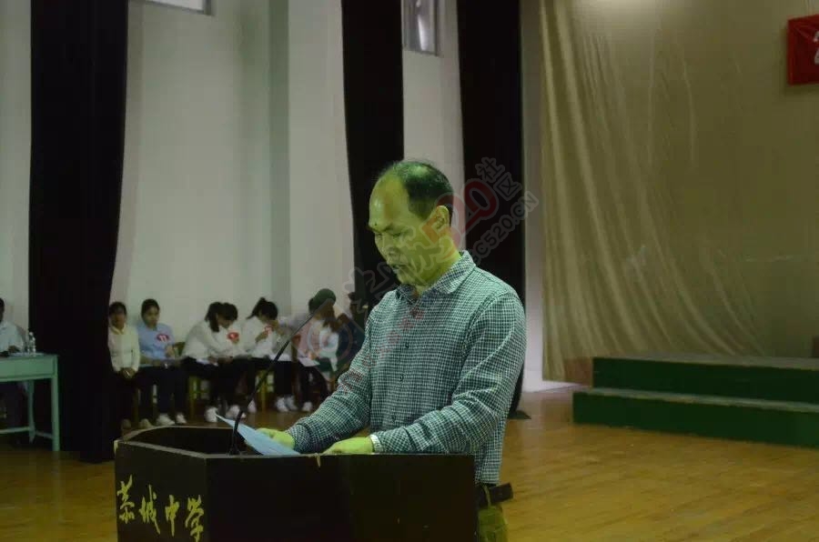 “心怀感恩 真诚奉献”演讲比赛在恭城中学举行19 / 作者:心交朋友钱交狗 / 帖子ID:169177