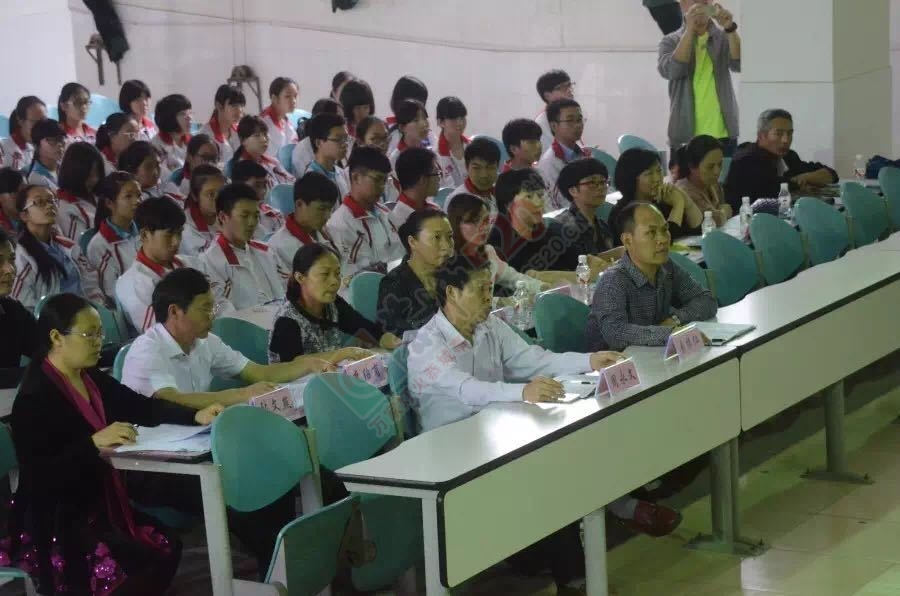 “心怀感恩 真诚奉献”演讲比赛在恭城中学举行825 / 作者:心交朋友钱交狗 / 帖子ID:169177
