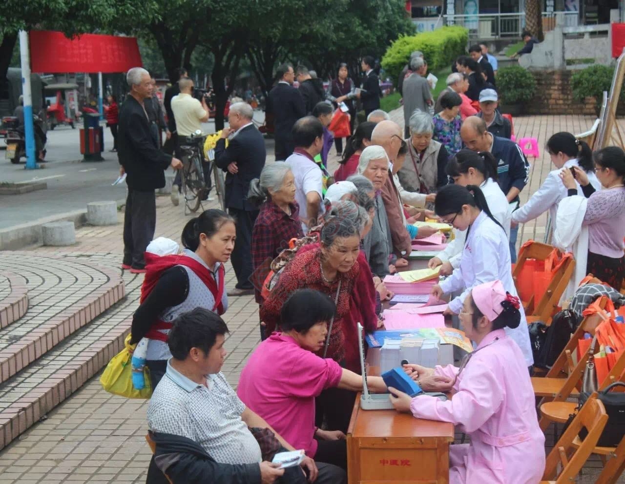 【全国预防接种日】我县开展了“信任预防接种，享受健康生活“主题宣传活动245 / 作者:今日恭城 / 帖子ID:169215