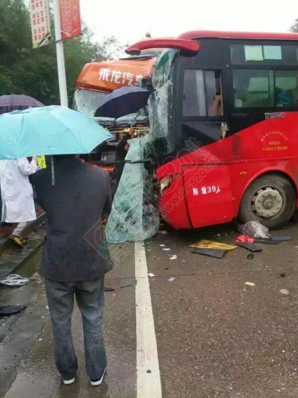 恭城班车在平乐沙子医院附近路段与乘龙卡车相撞，两人重伤多人受轻伤！196 / 作者:社区小编 / 帖子ID:171870