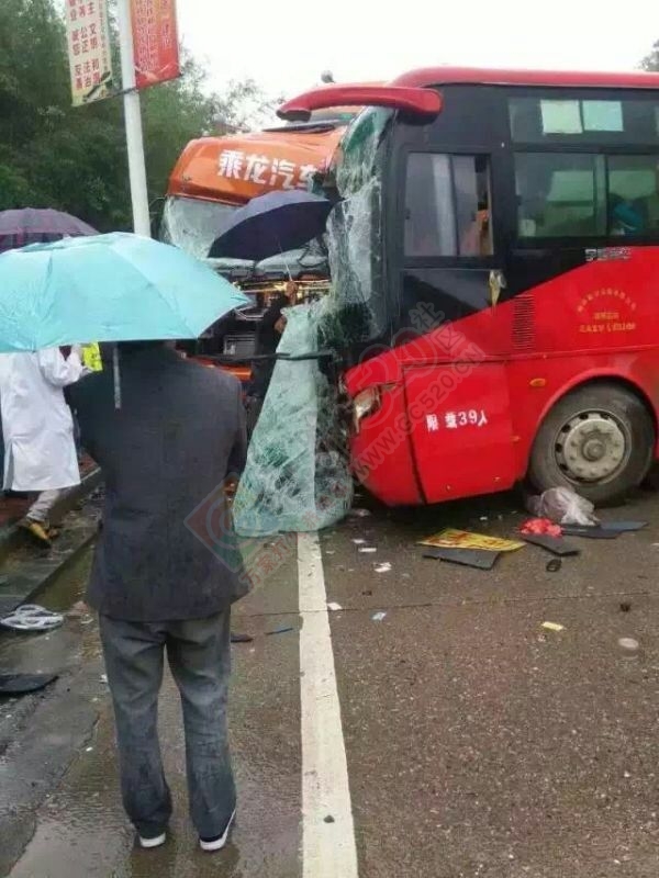恭城班车在平乐沙子医院附近路段与乘龙卡车相撞，两人重伤多人受轻伤！229 / 作者:社区小编 / 帖子ID:171870