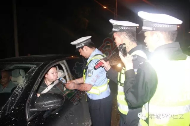 恭城交警从严整治不放松 夜查酒驾保平安228 / 作者:社区小编 / 帖子ID:171916