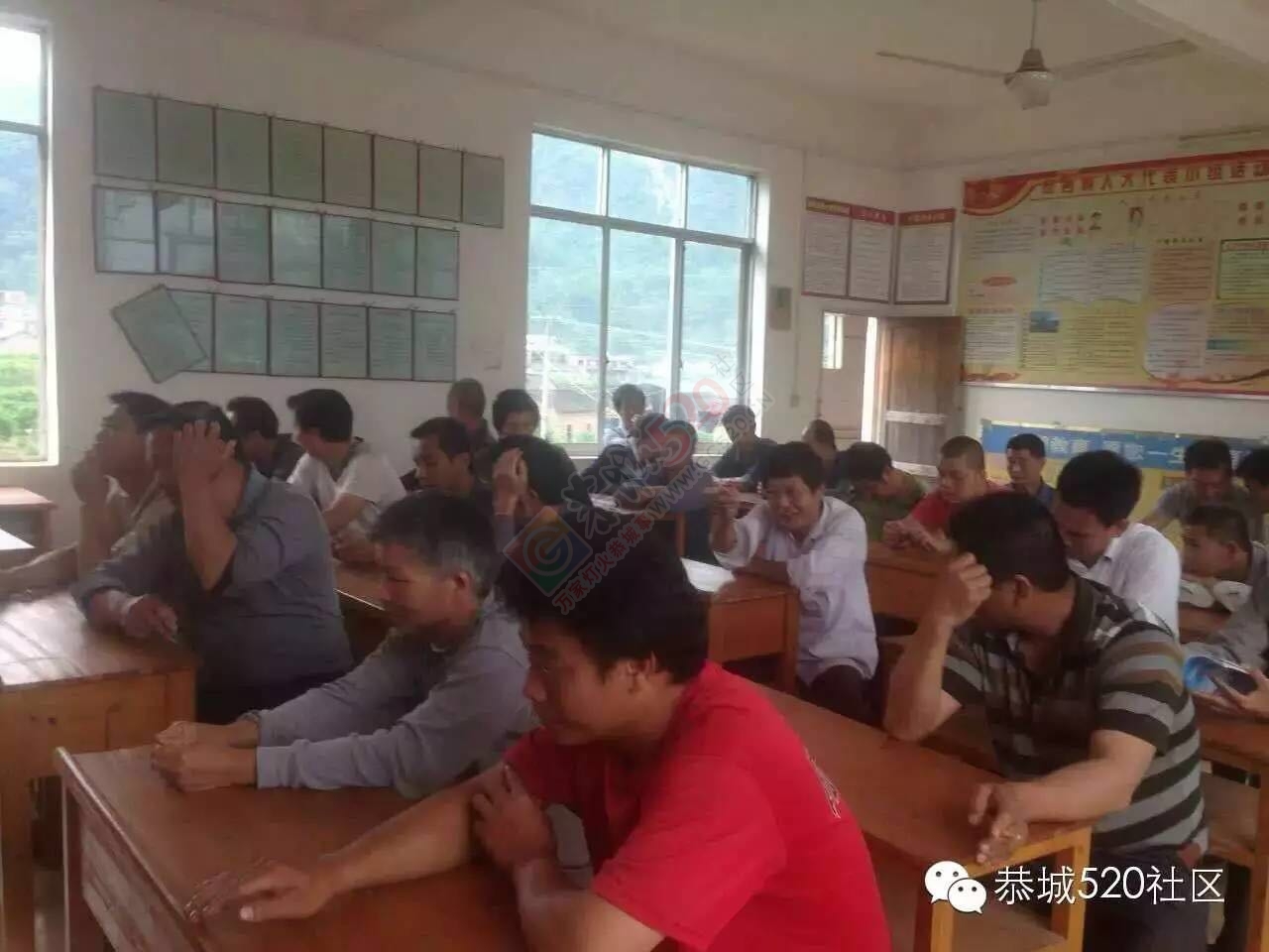 恭城莲花镇政府高度重视凤岩乱倒垃圾事件，协调村民代表及时处置。546 / 作者:今日恭城 / 帖子ID:171952