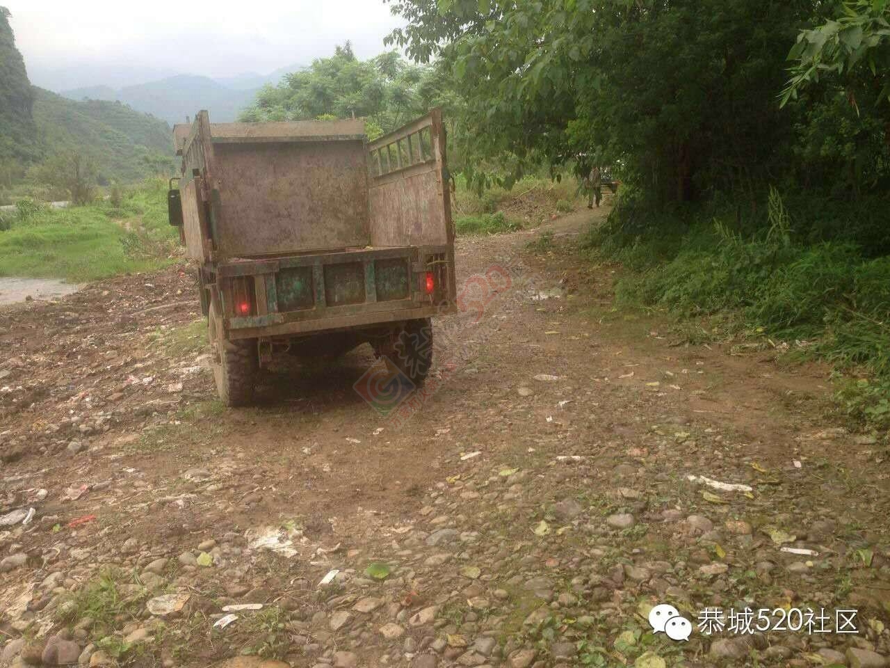 恭城莲花镇政府高度重视凤岩乱倒垃圾事件，协调村民代表及时处置。302 / 作者:今日恭城 / 帖子ID:171952