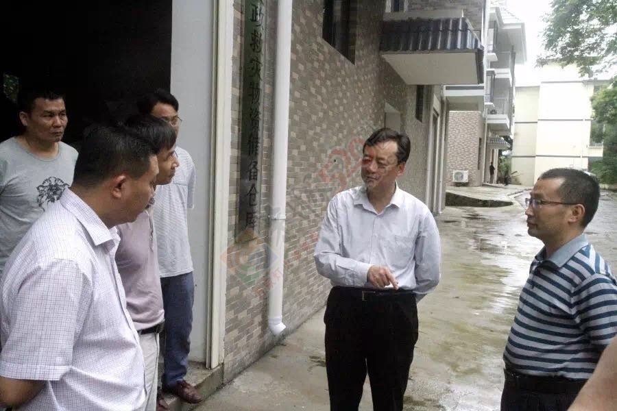 黄枝君视察我县民政救灾物资储备仓库56 / 作者:今日恭城 / 帖子ID:172406