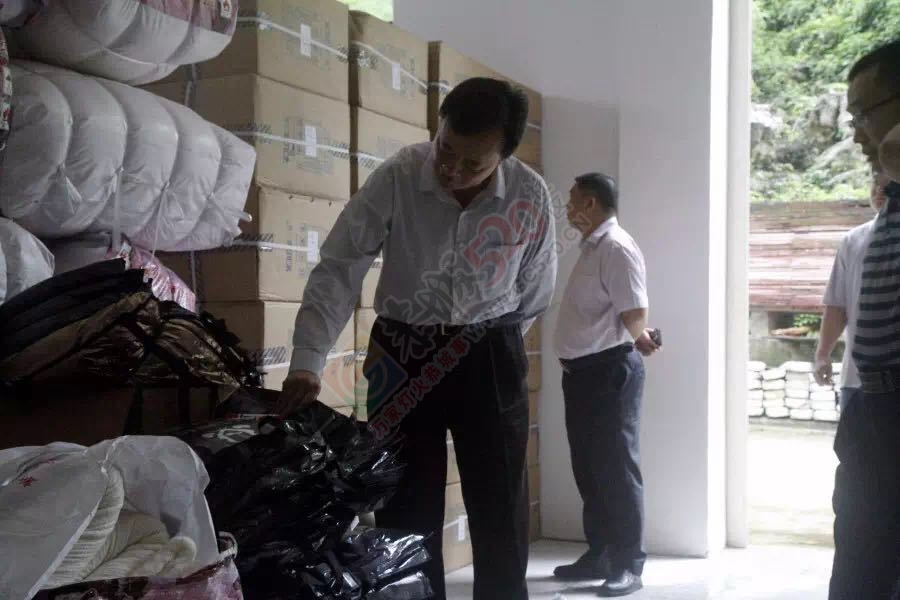 黄枝君视察我县民政救灾物资储备仓库519 / 作者:今日恭城 / 帖子ID:172406