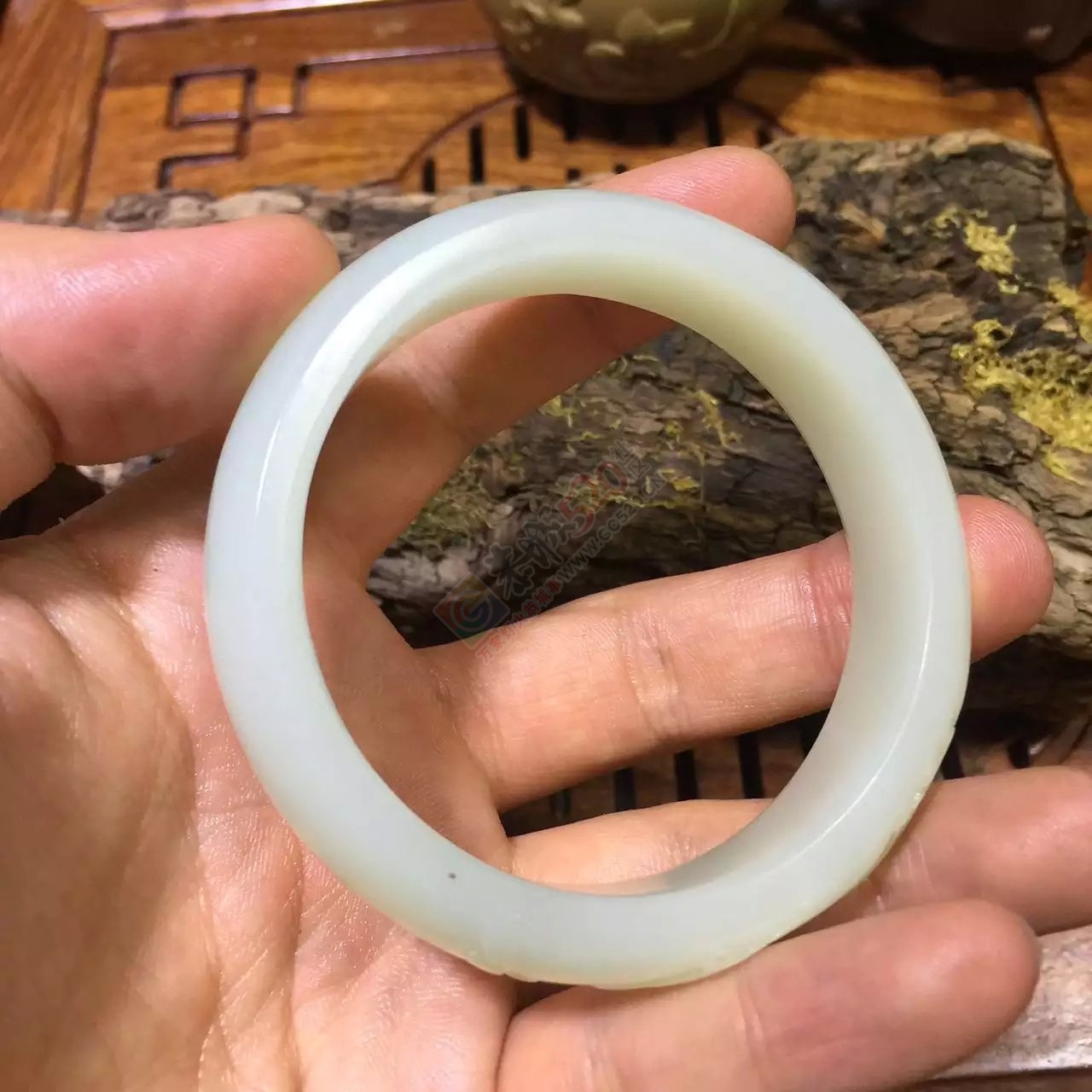 出手和田籽料白度近一级镯子385 / 作者:发如雪 / 帖子ID:172444