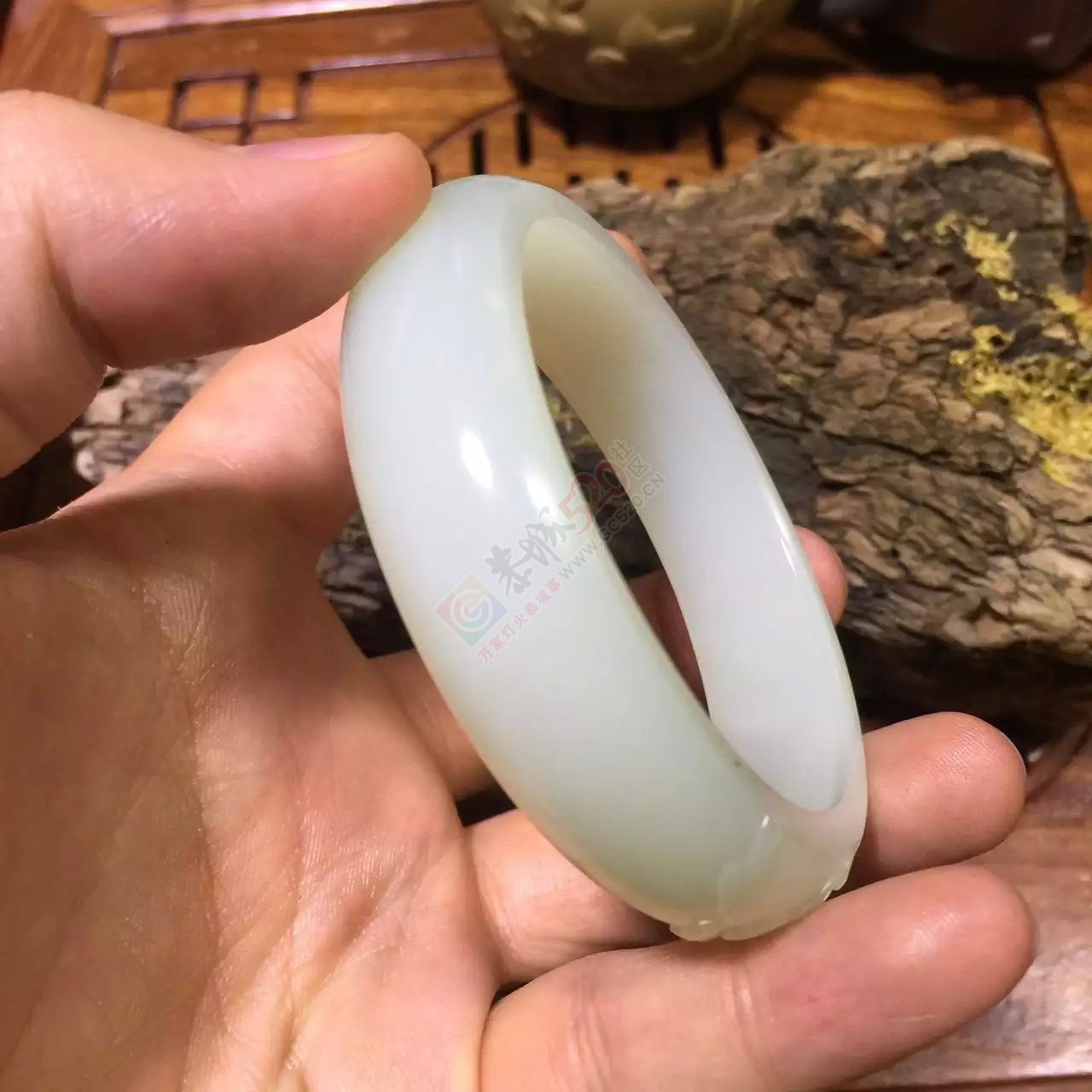 出手和田籽料白度近一级镯子240 / 作者:发如雪 / 帖子ID:172444