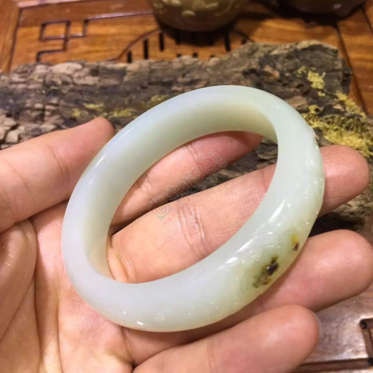 出手和田籽料白度近一级镯子196 / 作者:发如雪 / 帖子ID:172444