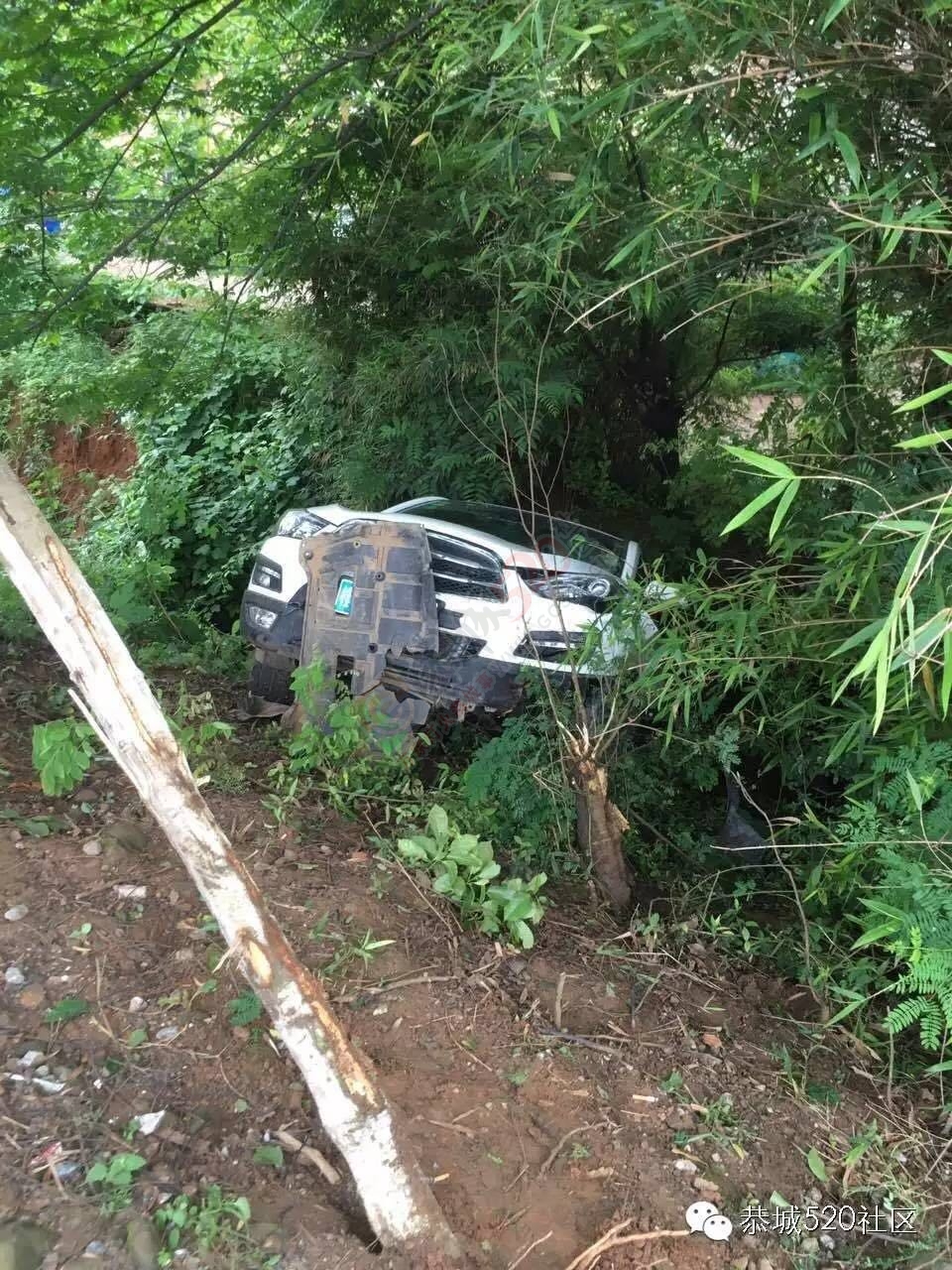 恭城嘉会加油站附近车子溜下大路边486 / 作者:今日恭城 / 帖子ID:172517