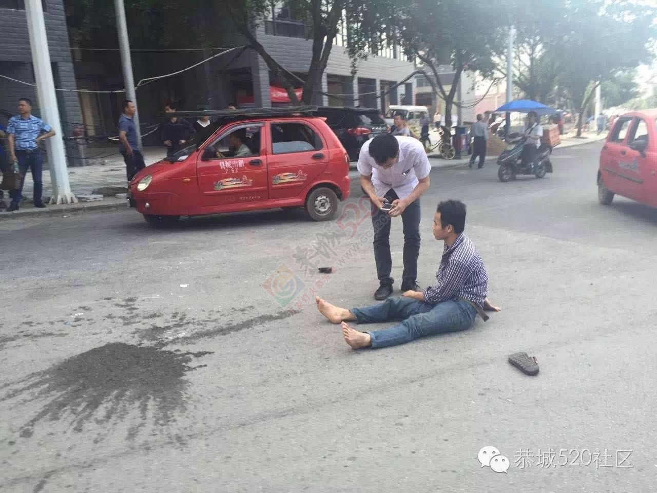 前天下午老车站红绿灯处发生车祸284 / 作者:今日恭城 / 帖子ID:172822