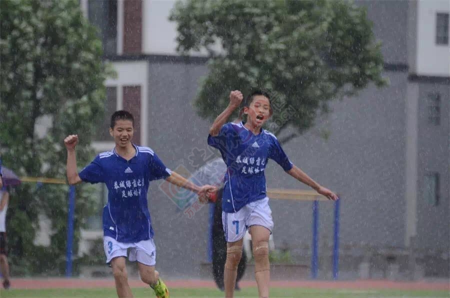 雨中鏖战激情飞扬——全县中小学生第一届足球比赛落下帷幕880 / 作者:今日恭城 / 帖子ID:173108