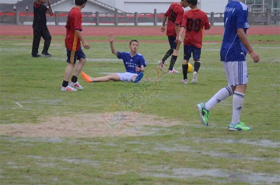 雨中鏖战激情飞扬——全县中小学生第一届足球比赛落下帷幕314 / 作者:今日恭城 / 帖子ID:173108