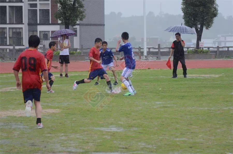 雨中鏖战激情飞扬——全县中小学生第一届足球比赛落下帷幕210 / 作者:今日恭城 / 帖子ID:173108