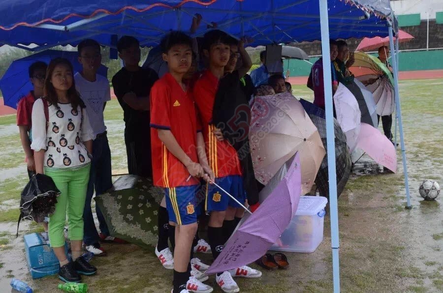雨中鏖战激情飞扬——全县中小学生第一届足球比赛落下帷幕531 / 作者:今日恭城 / 帖子ID:173108