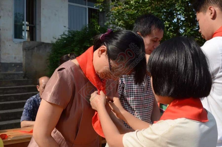 桂林市慈善事业会携手恭城百乐家电爱心扶贫、助学走进恭城门楼村191 / 作者:今日恭城 / 帖子ID:173166