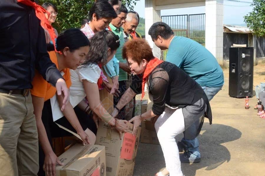 桂林市慈善事业会携手恭城百乐家电爱心扶贫、助学走进恭城门楼村549 / 作者:今日恭城 / 帖子ID:173166