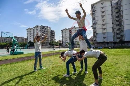 恭城狮子闯进桂林一所学校，上千学生疯狂尖叫……93 / 作者:登山涉水 / 帖子ID:173292