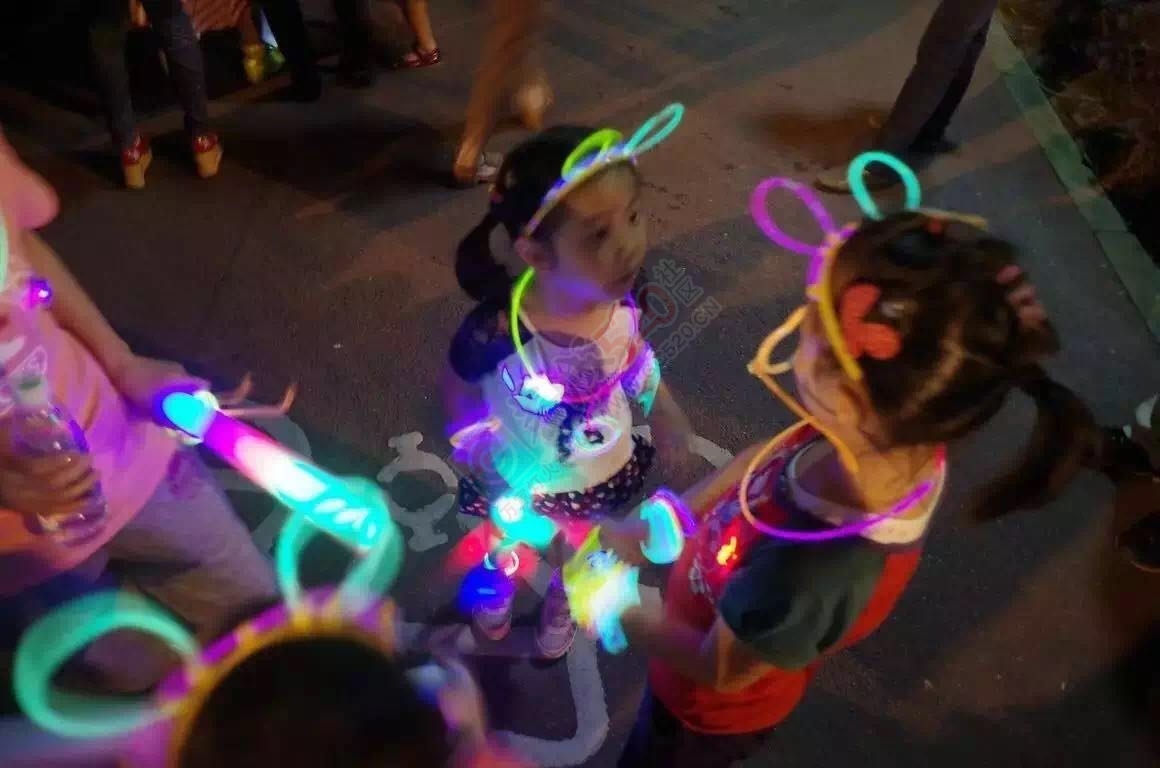 快抢|柚子皮超酷炫“荧光夜跑”巡回活动来恭城啦！福利免费送送送啦！689 / 作者:恭城520广告 / 帖子ID:173406