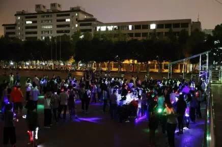 快抢|柚子皮超酷炫“荧光夜跑”巡回活动来恭城啦！福利免费送送送啦！788 / 作者:恭城520广告 / 帖子ID:173406