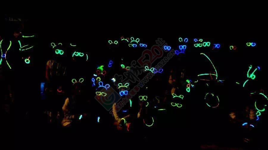 快抢|柚子皮超酷炫“荧光夜跑”巡回活动来恭城啦！福利免费送送送啦！96 / 作者:恭城520广告 / 帖子ID:173406