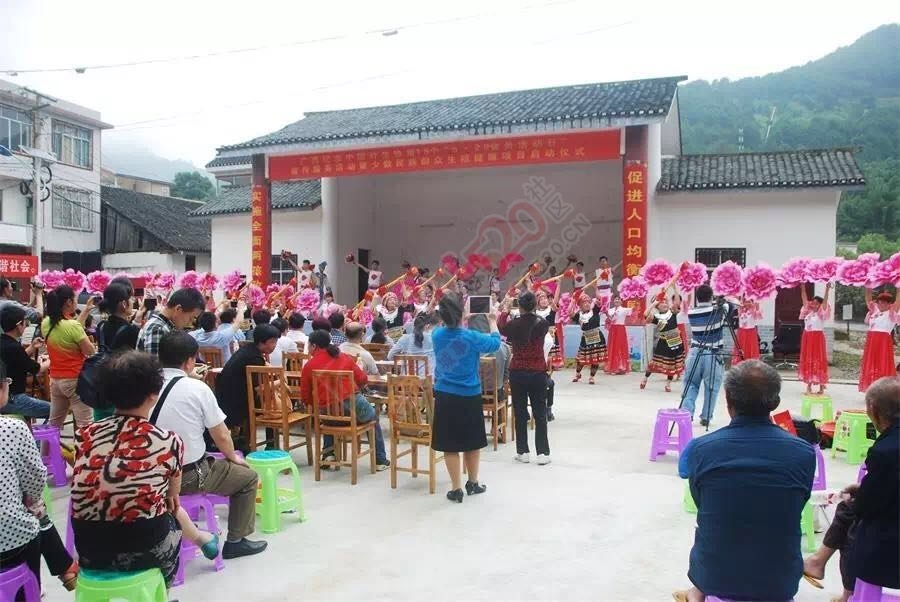 计生协会活动日把爱温暖瑶民心66 / 作者:心交朋友钱交狗 / 帖子ID:173523