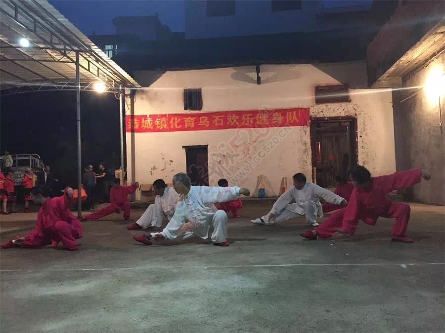 恭城镇农村妇女以舞会友 舞出巾帼风彩6 / 作者:心交朋友钱交狗 / 帖子ID:173524