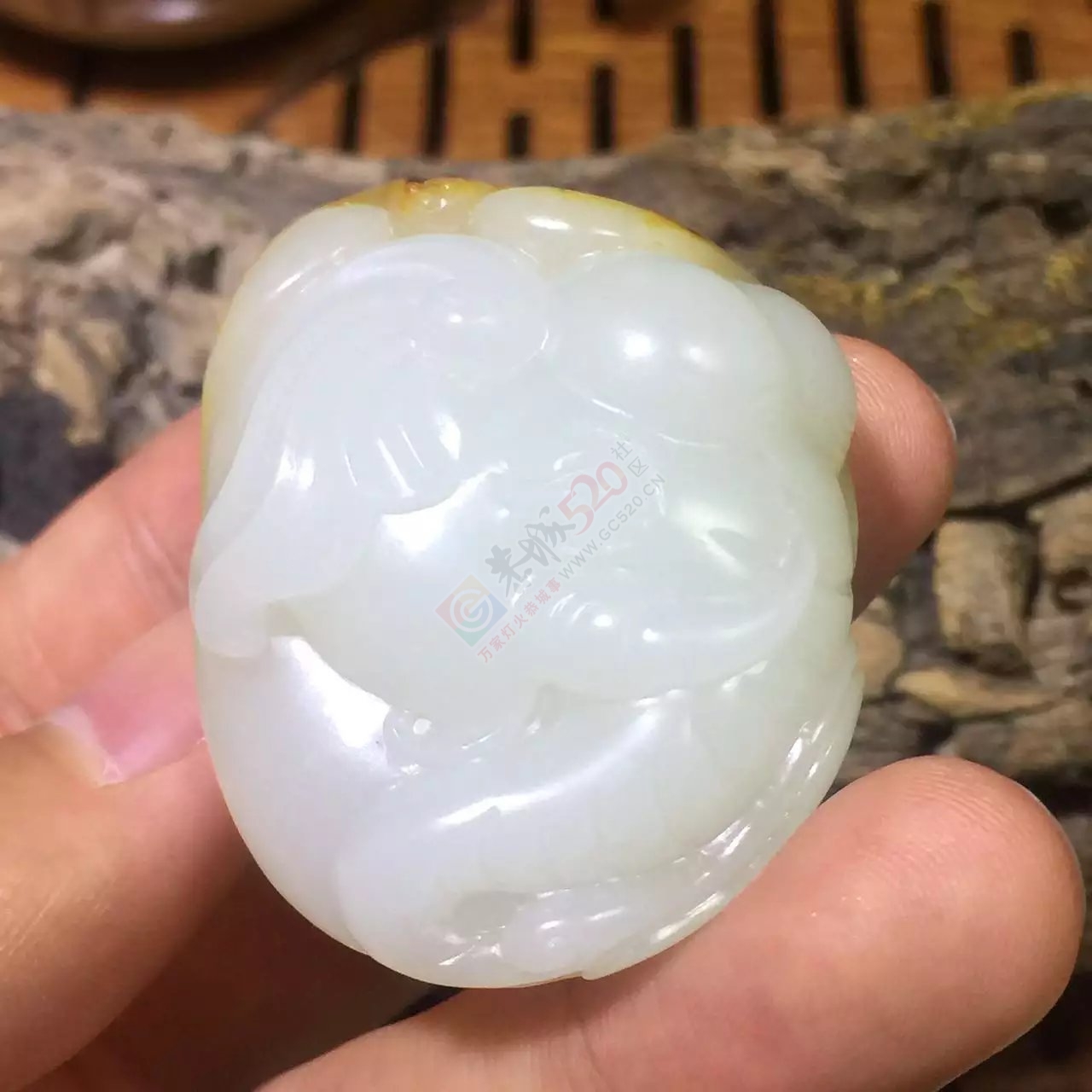 出手和田洒金皮羊脂白玉独籽挂件158 / 作者:发如雪 / 帖子ID:173632