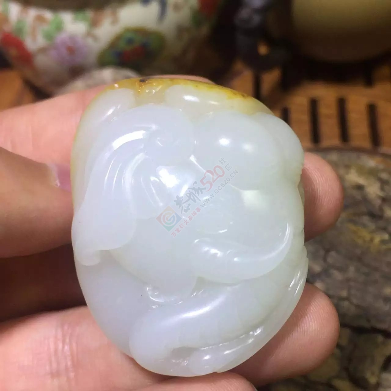 出手和田洒金皮羊脂白玉独籽挂件290 / 作者:发如雪 / 帖子ID:173632