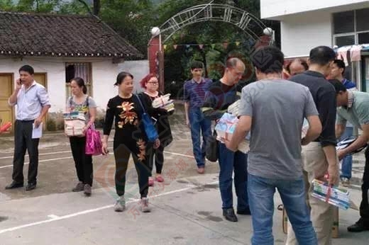 迎“六一”　送书进校园153 / 作者:认错认怂不认输 / 帖子ID:173664